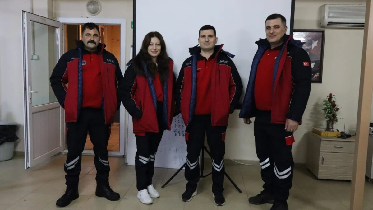 NAFAD ekipleri gençlere afet eğitimi vermeye devam ediyor