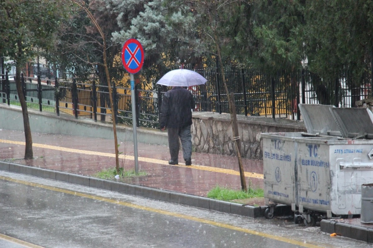 Aydın'da sağanak yağış etkili oluyor