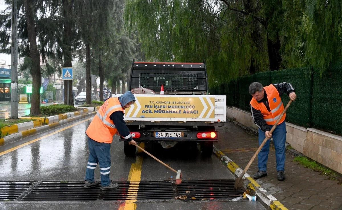 Kuşadası Belediyesi tüm ekipleri ile sahada