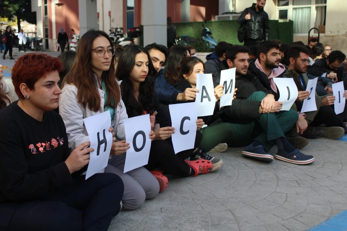 Saldırıya uğrayan doktora, sadece öğrencileri sahip çıktı