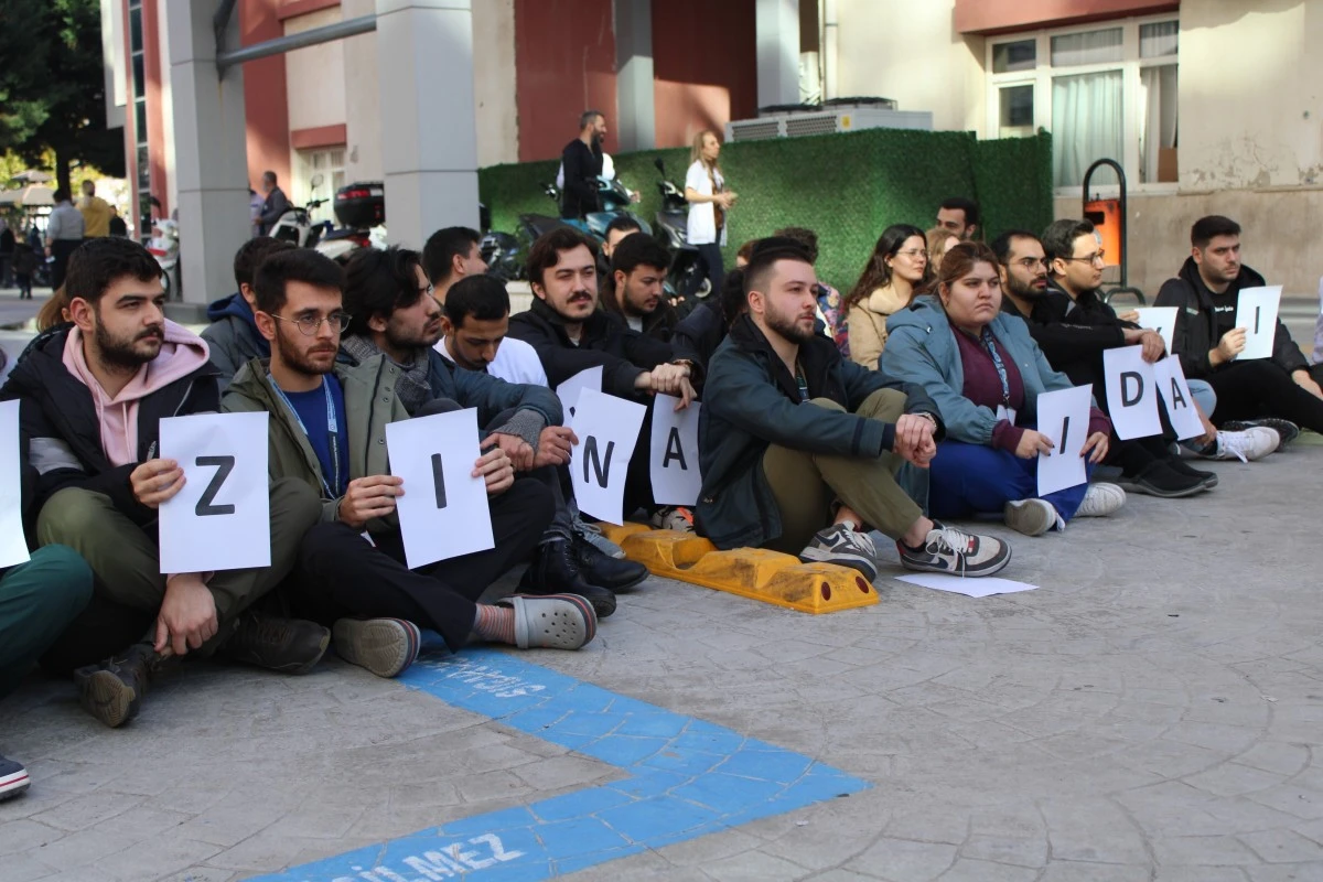 Saldırıya uğrayan doktora, sadece öğrencileri sahip çıktı