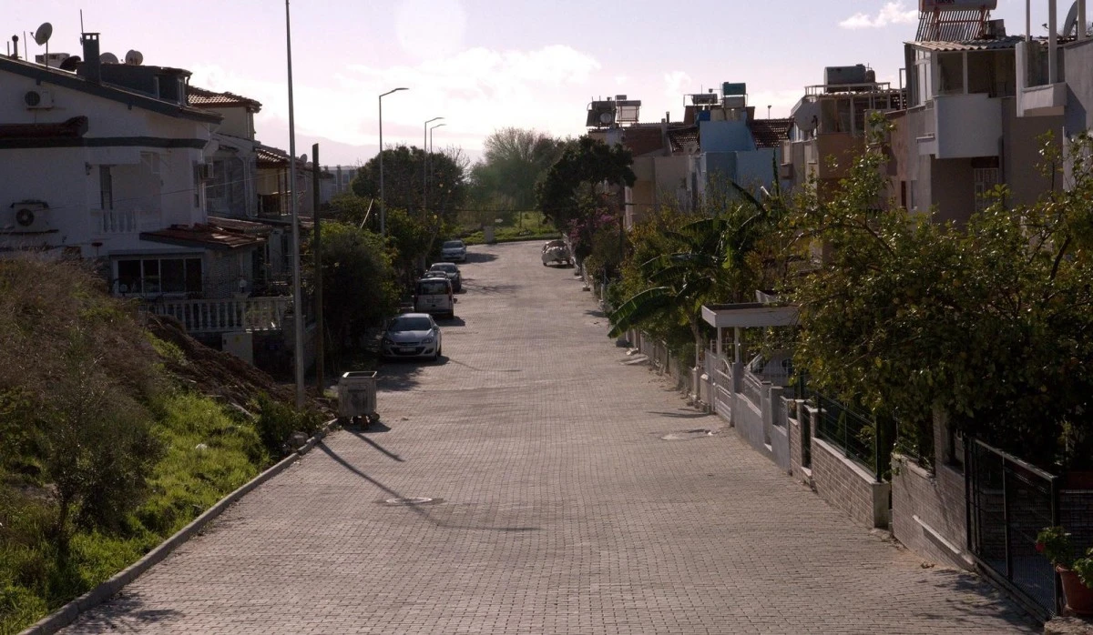 Kuşadası Hacıfeyzullah Mahallesi yeni yollarına kavuştu