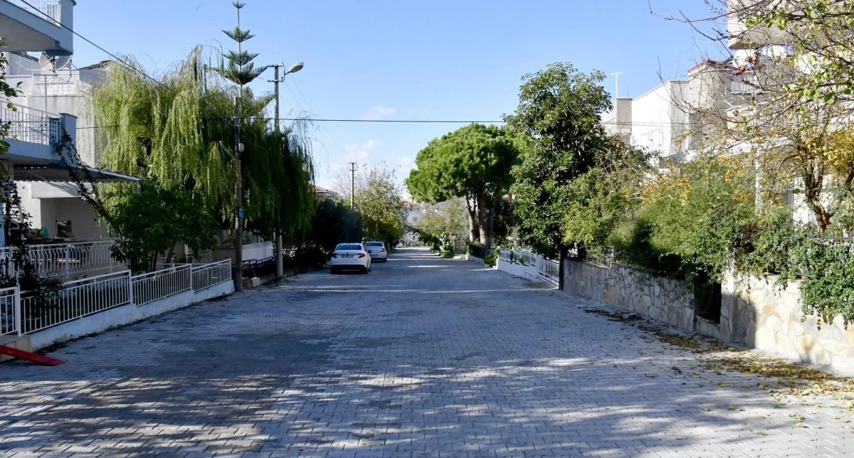 Kuşadası Hacıfeyzullah Mahallesi yeni yollarına kavuştu