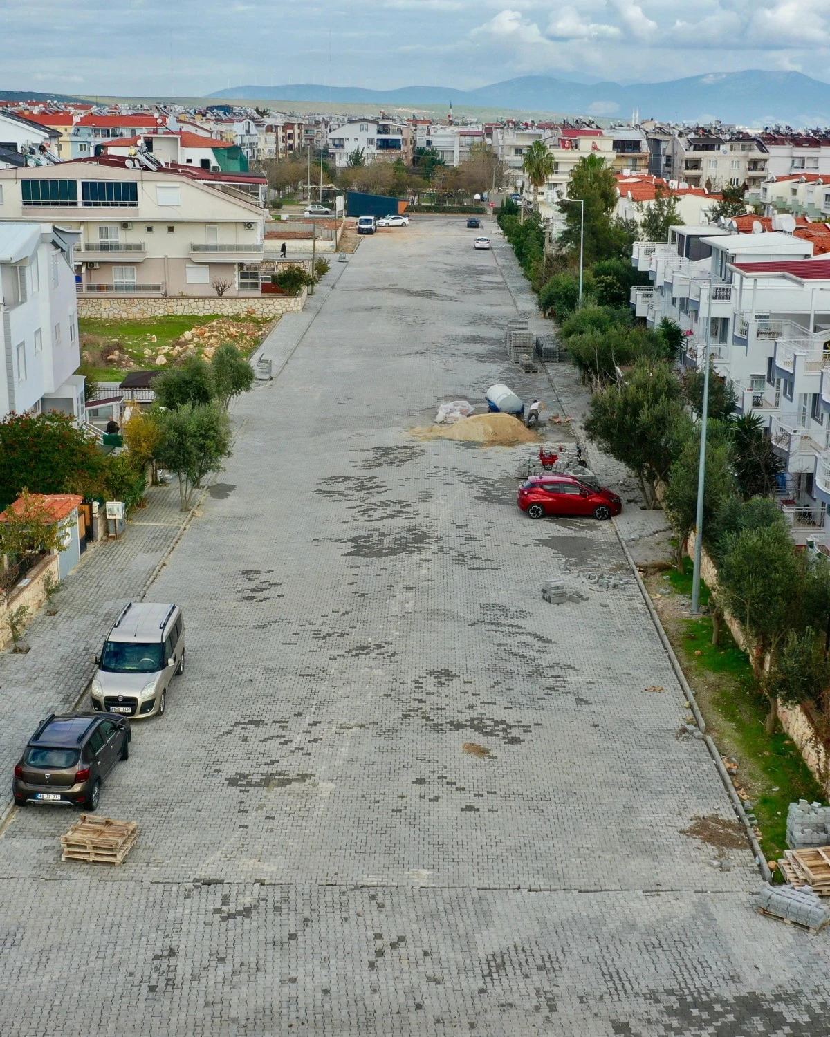 Didim’de yol çalışmaları devam ediyor