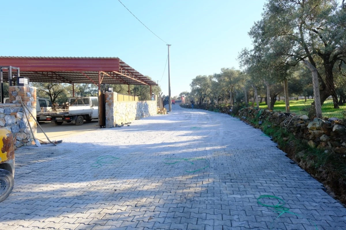 Büyükşehir Belediyesi'nden Germencik’te yol yapım çalışması