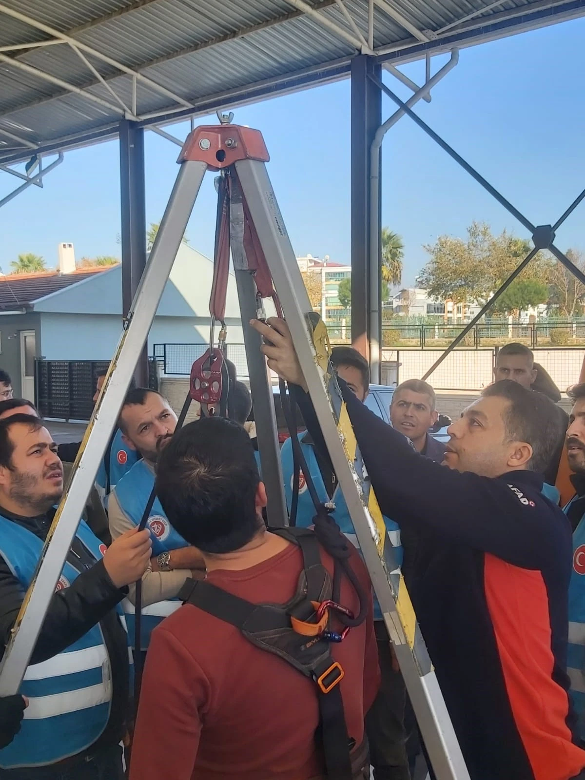 NAFAD yüzlerce gence afet farkındalık eğitimi veriyor