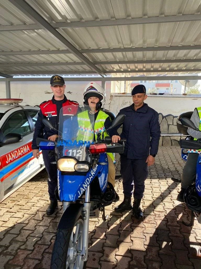 Karacasu jandarması özel eğitim öğrencilerini ağırladı
