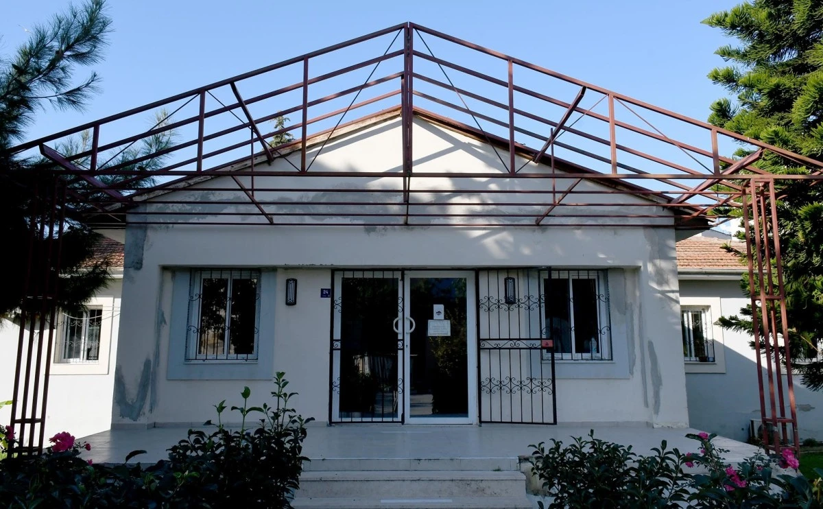 Kuşadası'nda Özer Türk Stadı yenileniyor