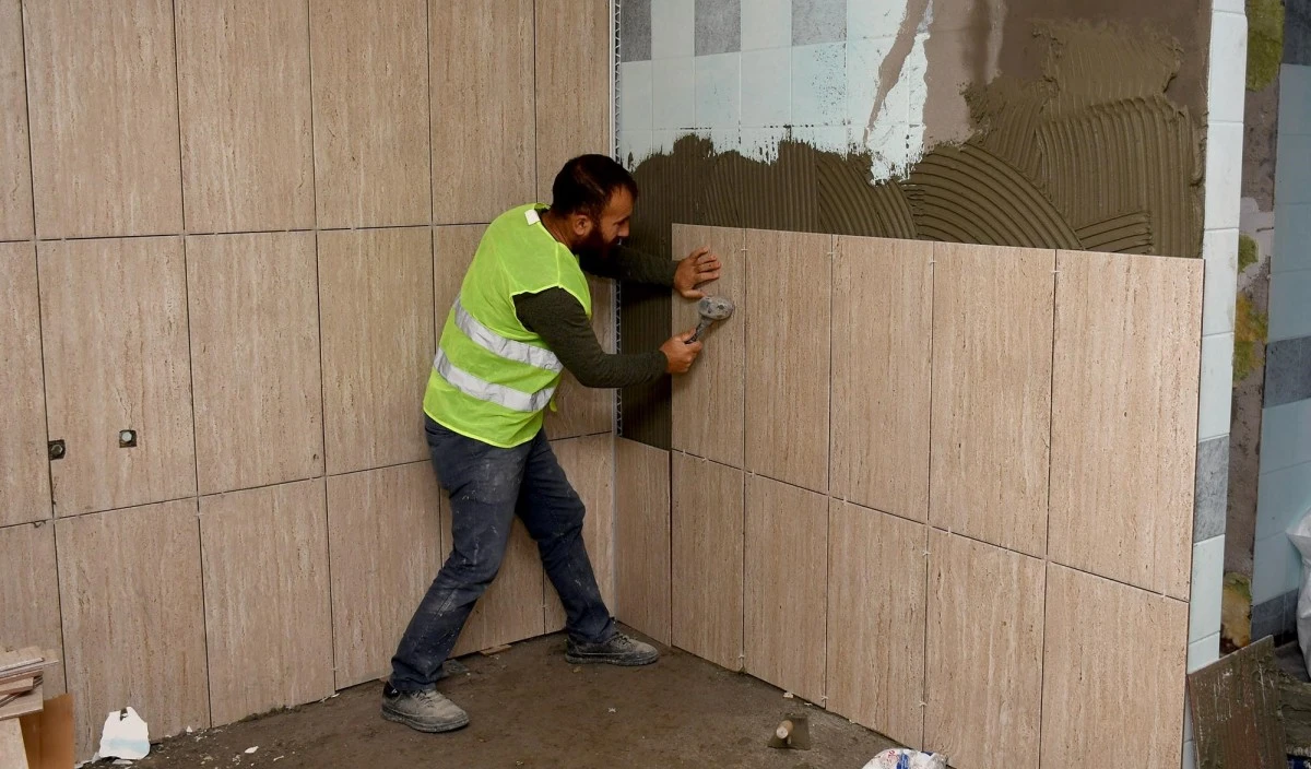 Kuşadası'nda Özer Türk Stadı yenileniyor