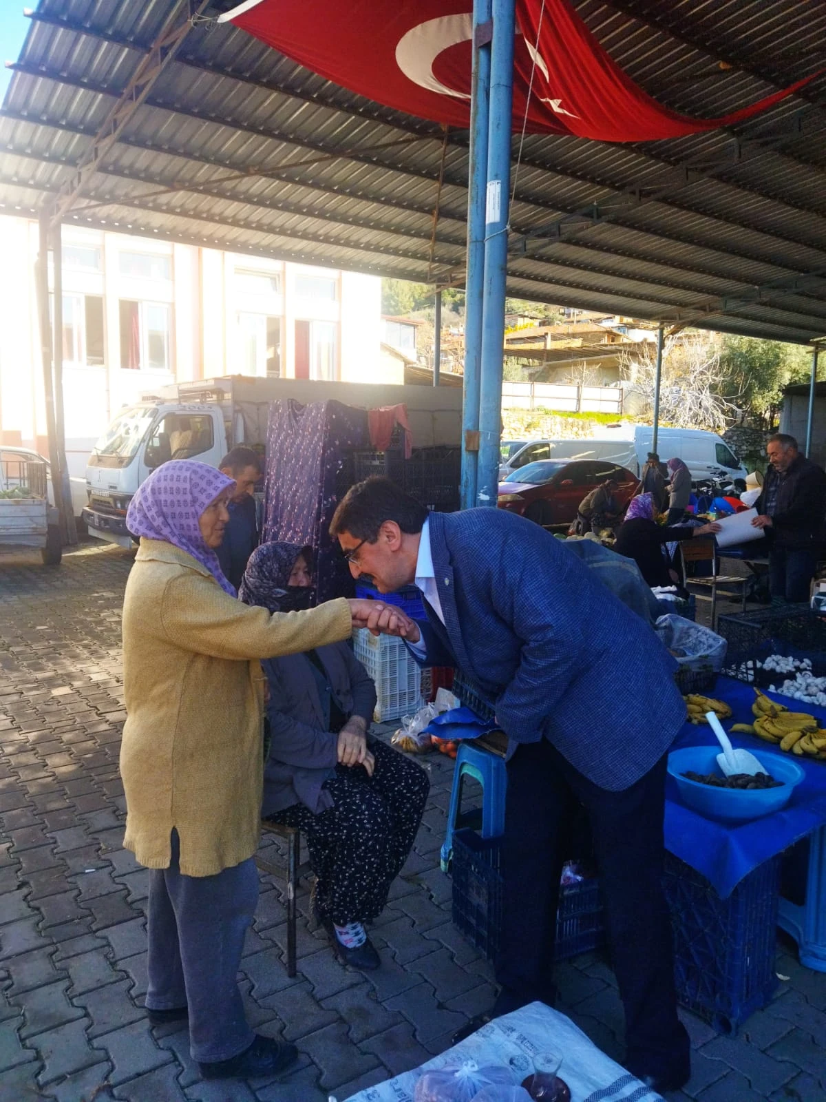 Karacasu İYİ Parti Belediye Başkan Adayı İnal'a esnaftan yoğun ilgi
