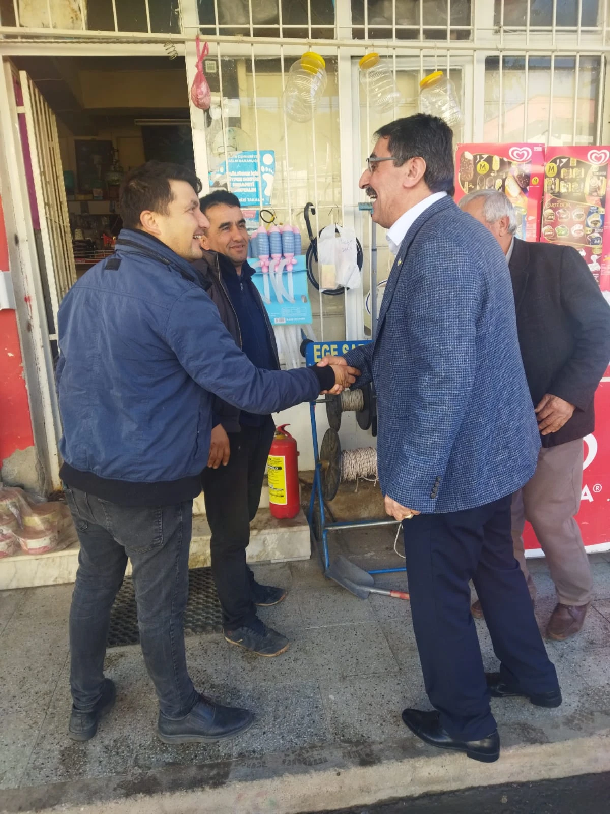 Karacasu İYİ Parti Belediye Başkan Adayı İnal'a esnaftan yoğun ilgi