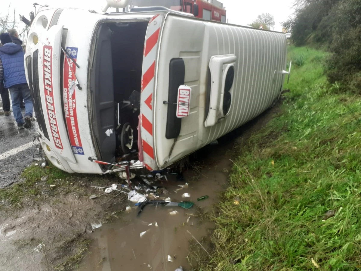 Koçarlı’da yolcu minibüsü devrildi: 2 yaralı