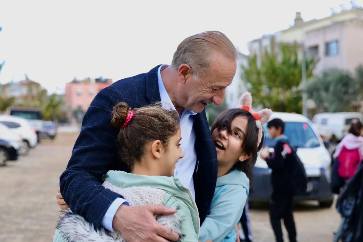 Didim Belediyesi soğuk günlerde öğrencilerin içini ısıttı