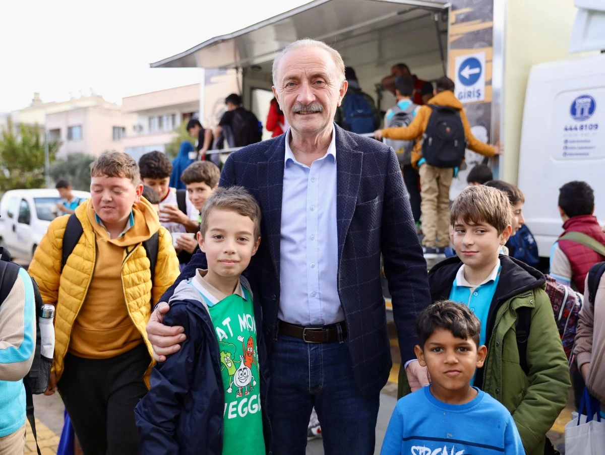 Didim Belediyesi soğuk günlerde öğrencilerin içini ısıttı