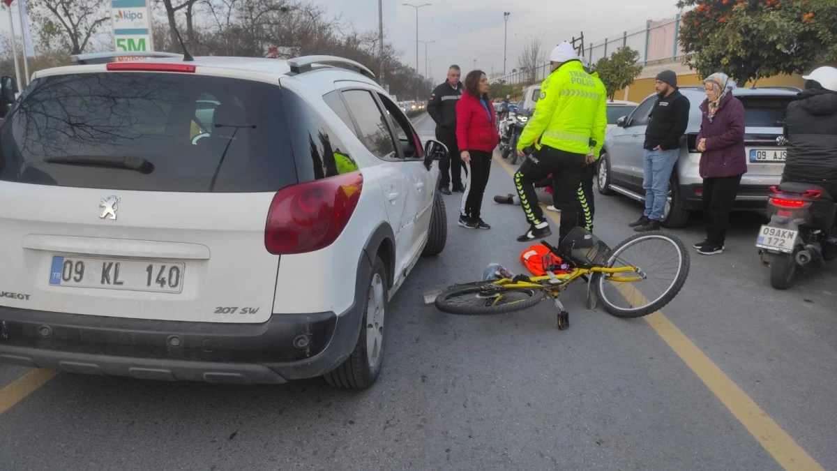 Önce aniden açılan araba kapısına çarptı, sonra otomobilin altında kaldı