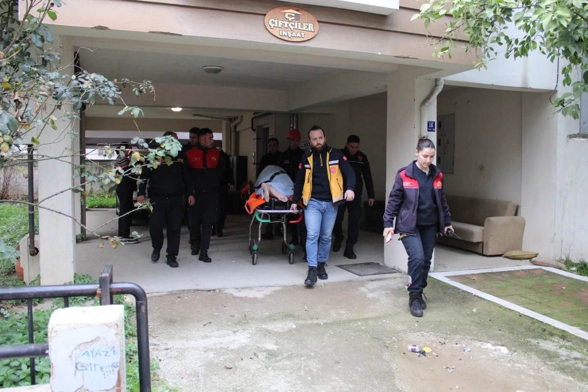 Alkolün dozunu kaçırınca, balkonda sızdı