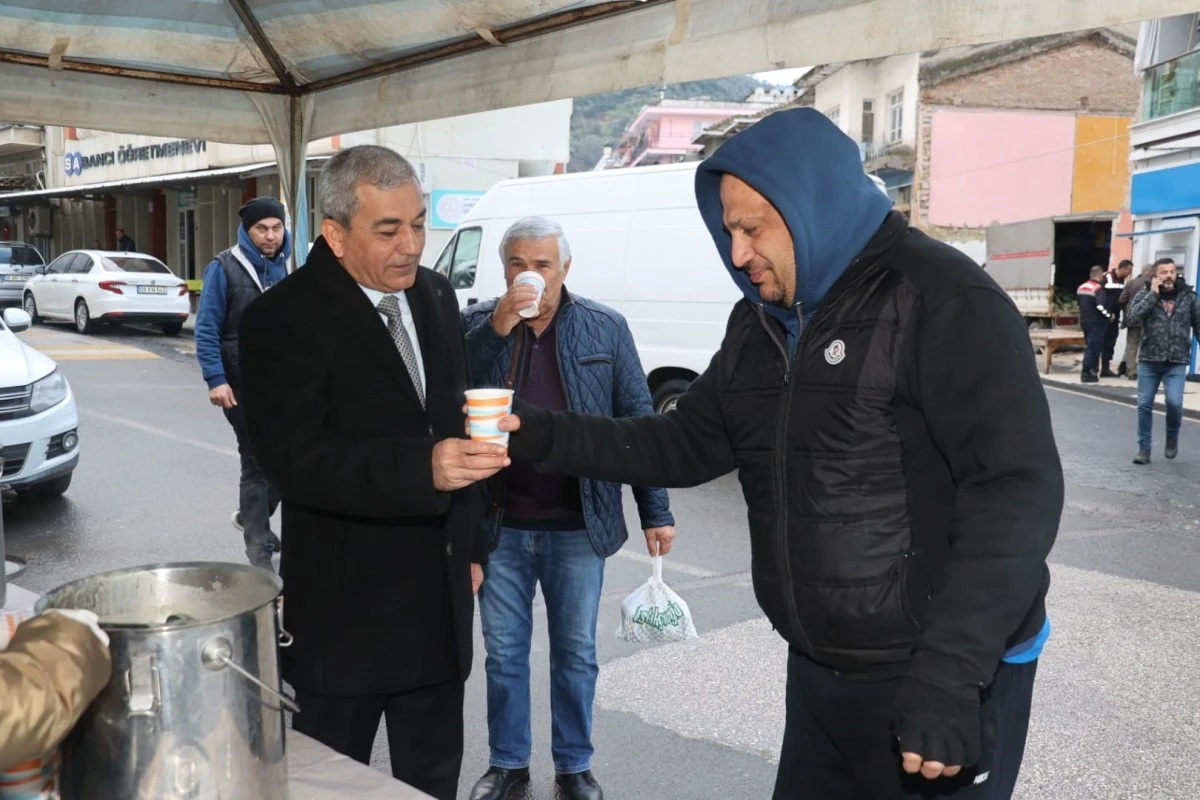 Koçarlı Belediyesi'nin çorba ikramı vatandaşları ısıttı