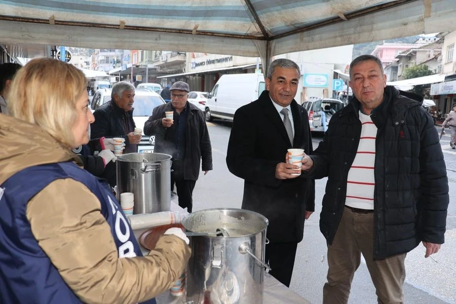 Koçarlı Belediyesi'nin çorba ikramı vatandaşları ısıttı