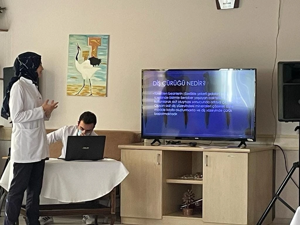 Huzurevi sakinlerine diş sağlığı eğitimi verildi