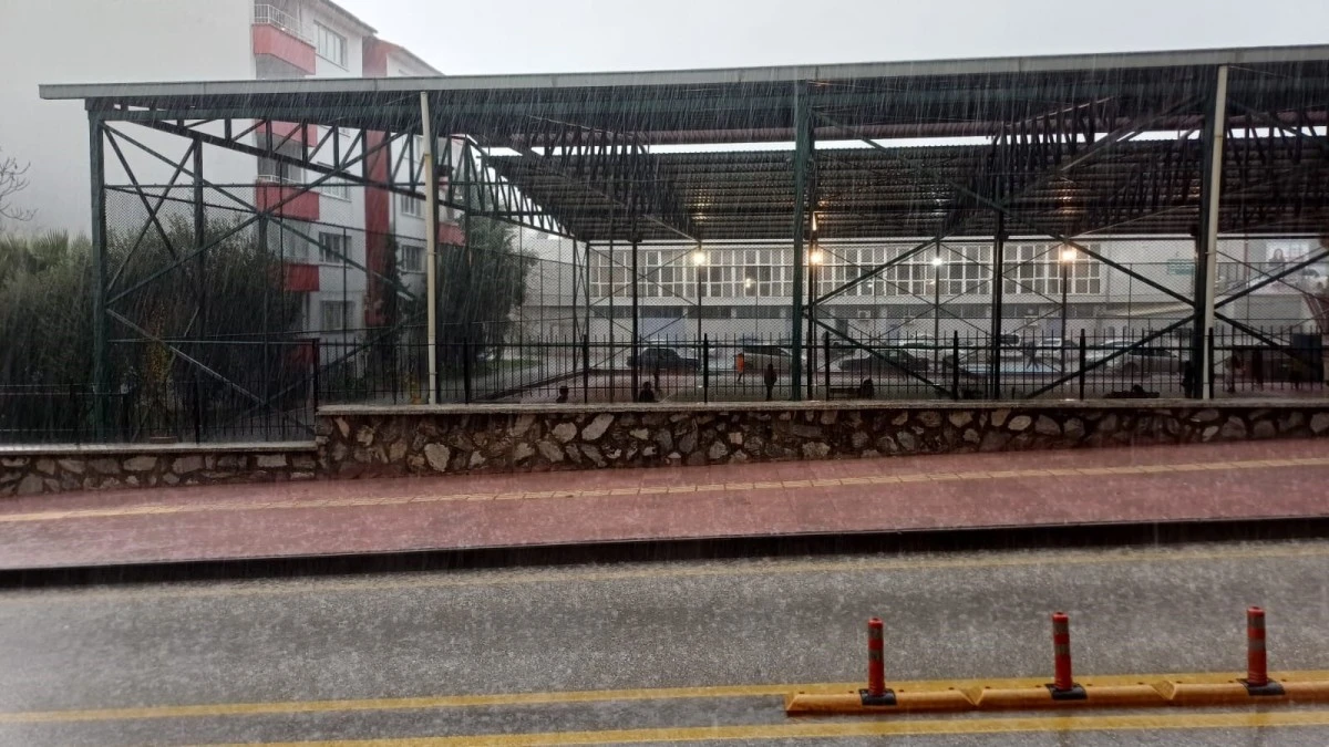 Aydın’da sağanak yağış etkili oldu