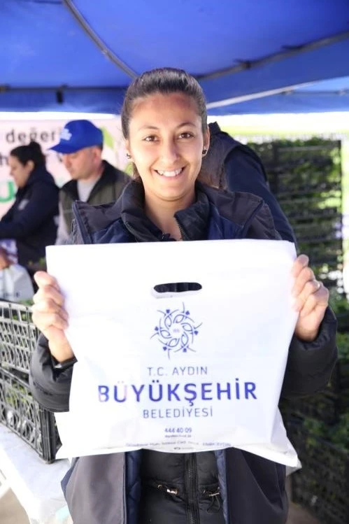 Başkan Çerçioğlu, Sultanhisar ve Atça'da yerel fide dağıttı
