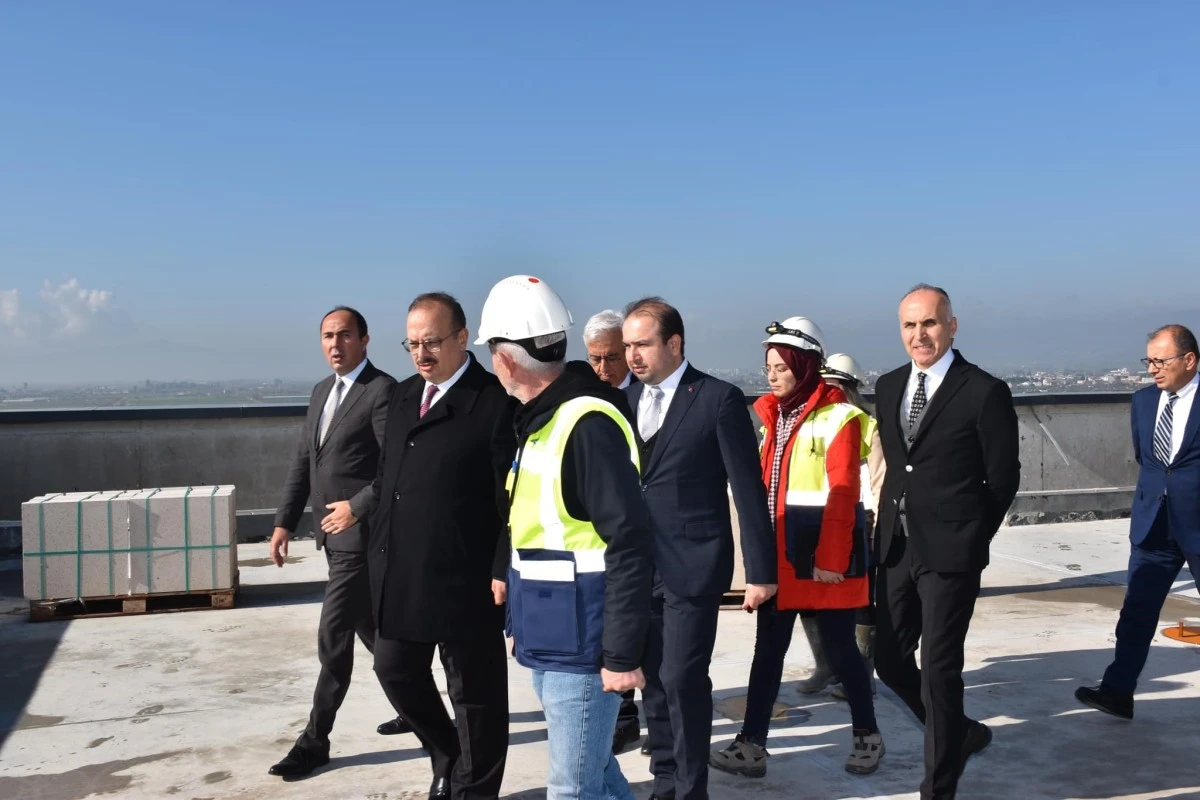 Vali Canbolat, Aydın Şehir Hastanesi’nde incelemelerde bulundu