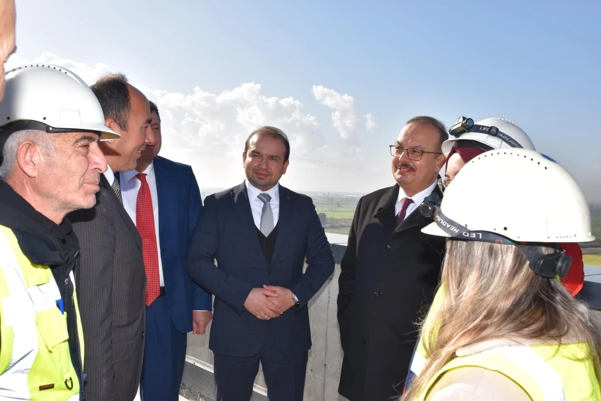 Vali Canbolat, Aydın Şehir Hastanesi’nde incelemelerde bulundu