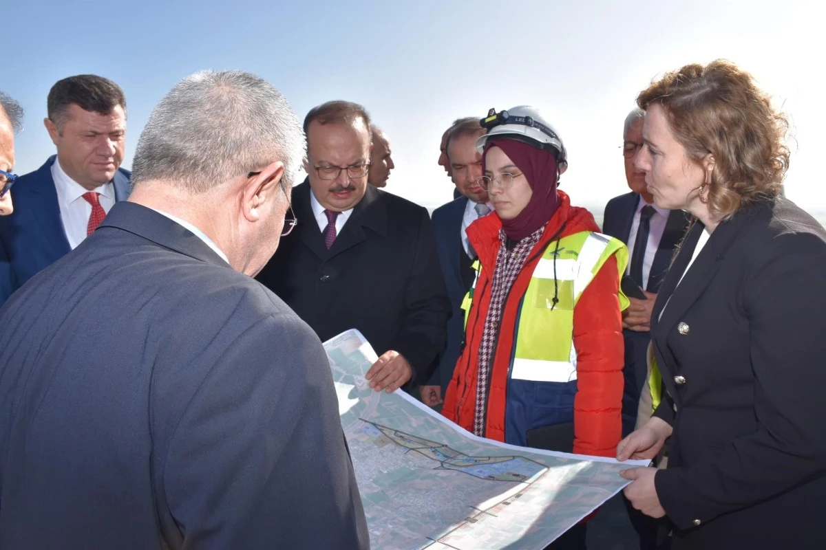 Vali Canbolat, Aydın Şehir Hastanesi’nde incelemelerde bulundu