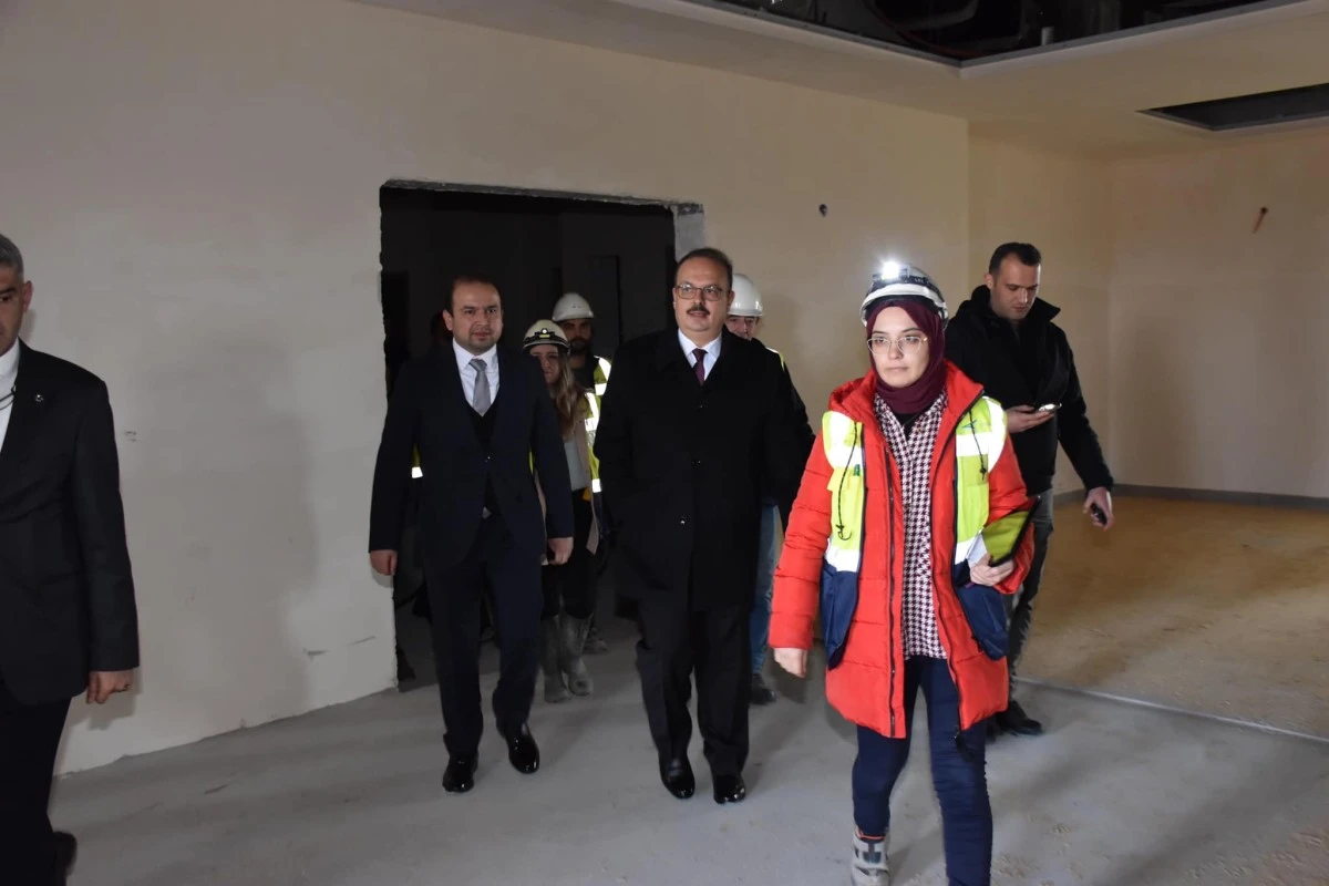 Vali Canbolat, Aydın Şehir Hastanesi’nde incelemelerde bulundu
