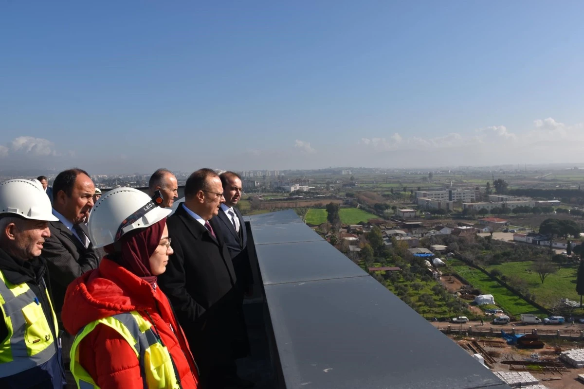 Vali Canbolat, Aydın Şehir Hastanesi’nde incelemelerde bulundu