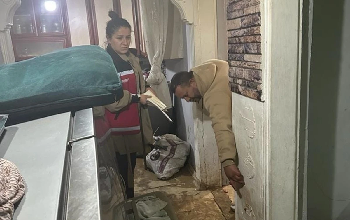 Ilıcabaşı Mahallesi'ndeki selin izleri sarılıyor