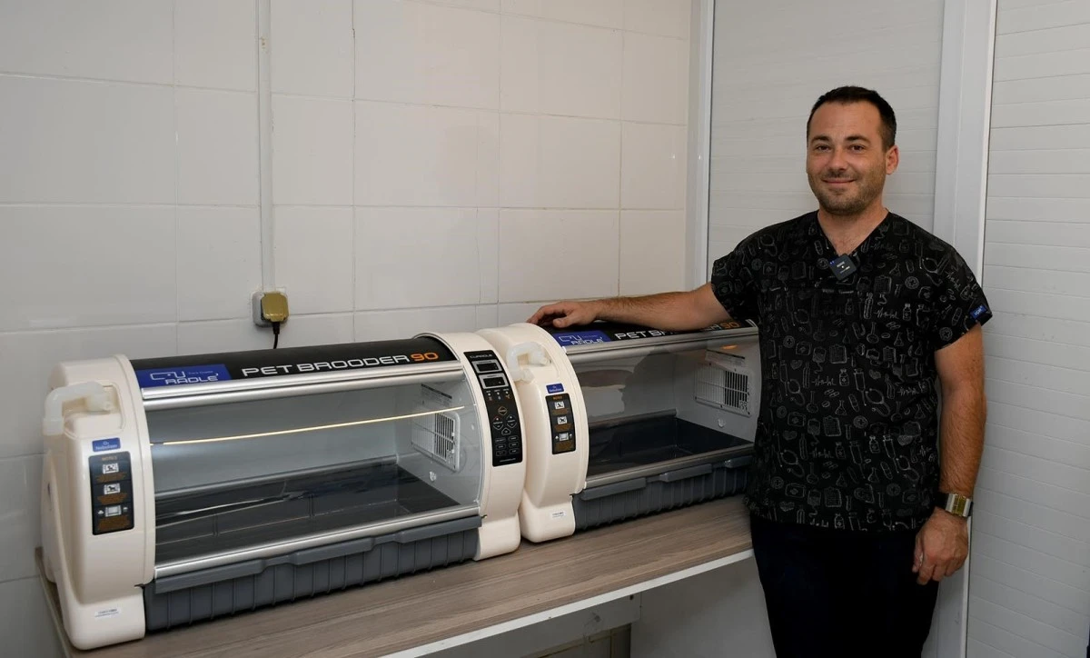 Kuşadası'nda öğrenciler can dostları besledi