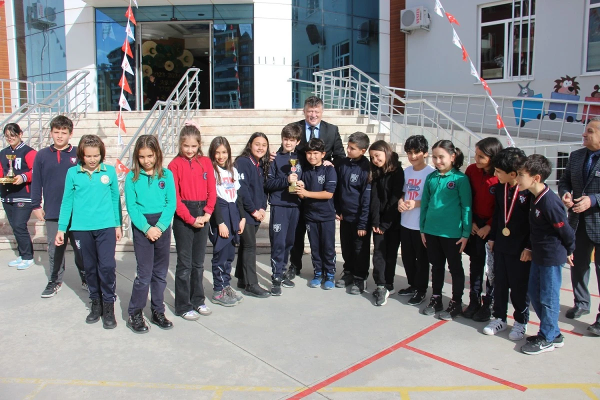Aydın'da öğrenciler mehteran gösterisi eşliğinde karne aldı