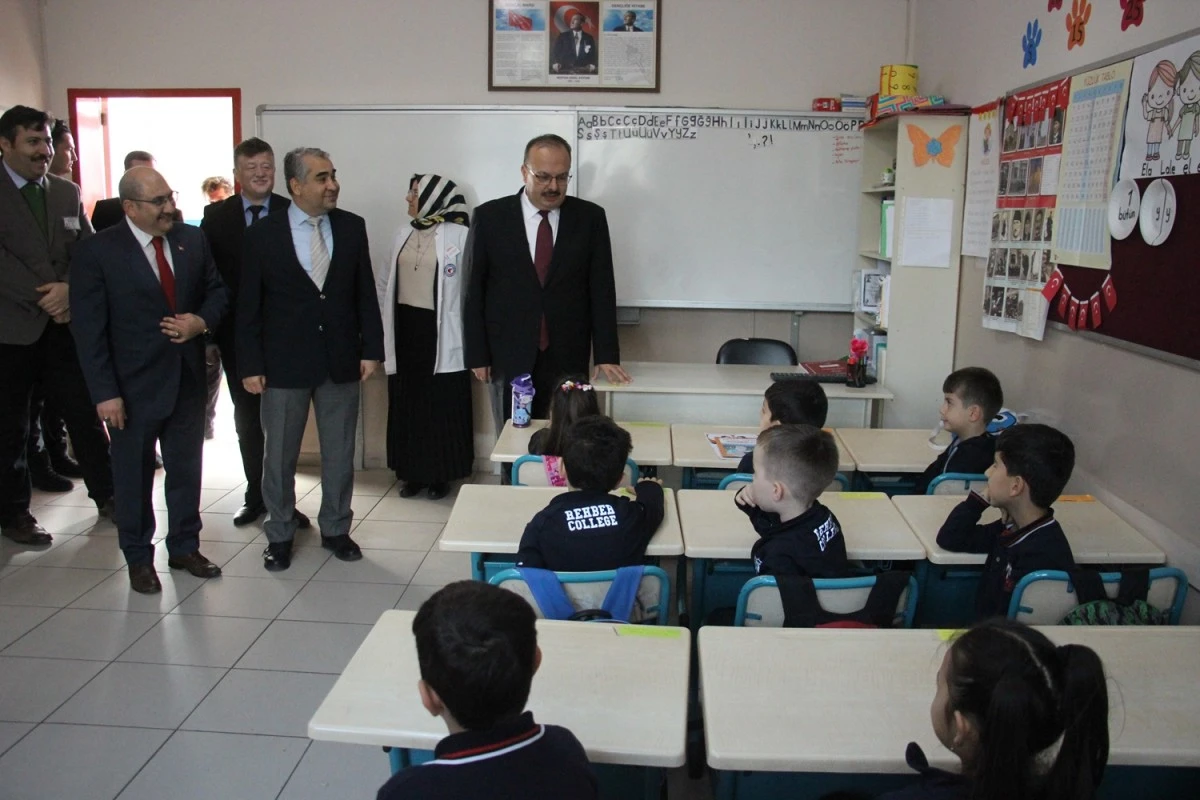 Aydın'da öğrenciler mehteran gösterisi eşliğinde karne aldı