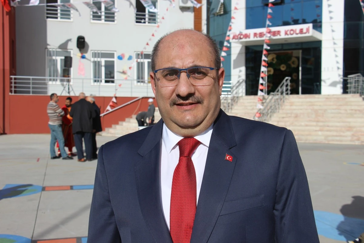 Aydın'da öğrenciler mehteran gösterisi eşliğinde karne aldı