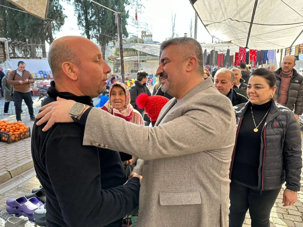 CHP’li Osman Gökmen İncirliova Salı Pazarında Vatandaşla Buluştu