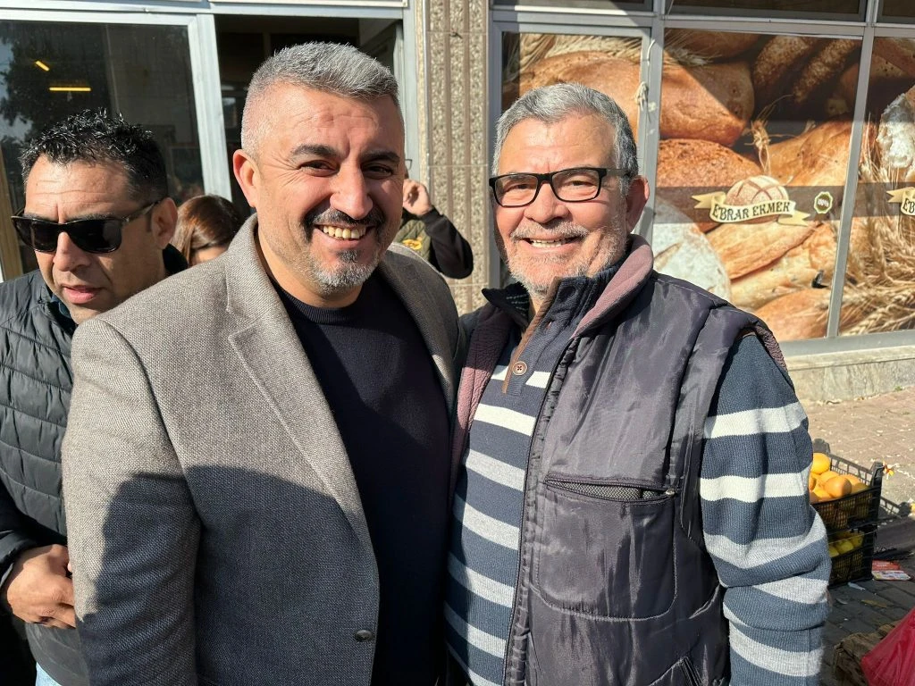 CHP’li Osman Gökmen İncirliova Salı Pazarında Vatandaşla Buluştu