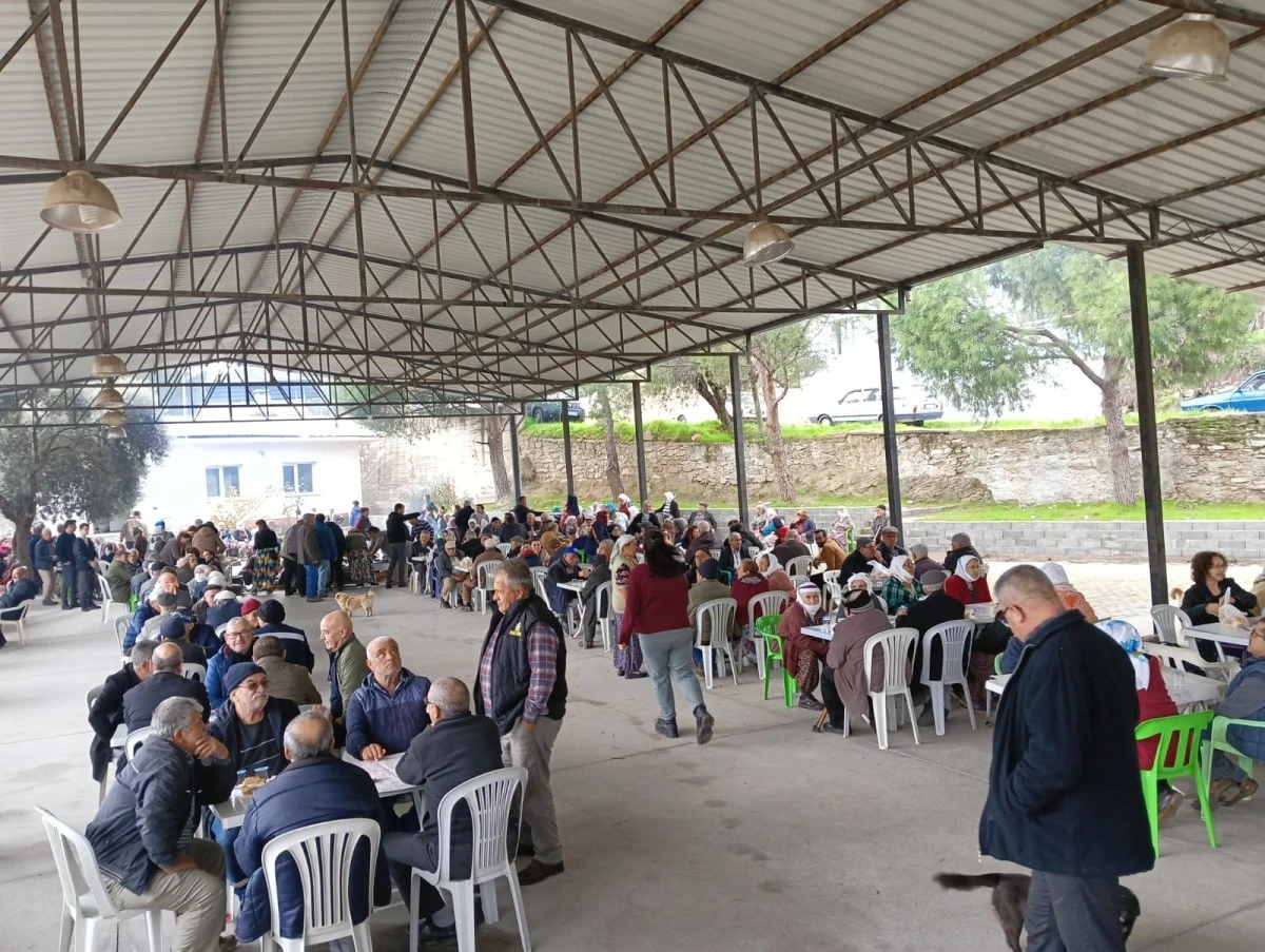 Şinasi öğretmen, 19 yıl görev yaptığı köyde unutulmadı