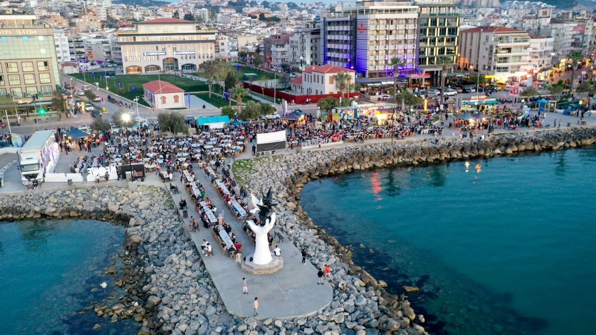 Kuşadası’nda Kadir Gecesi'ne özel 2 bin kişilik iftar programı