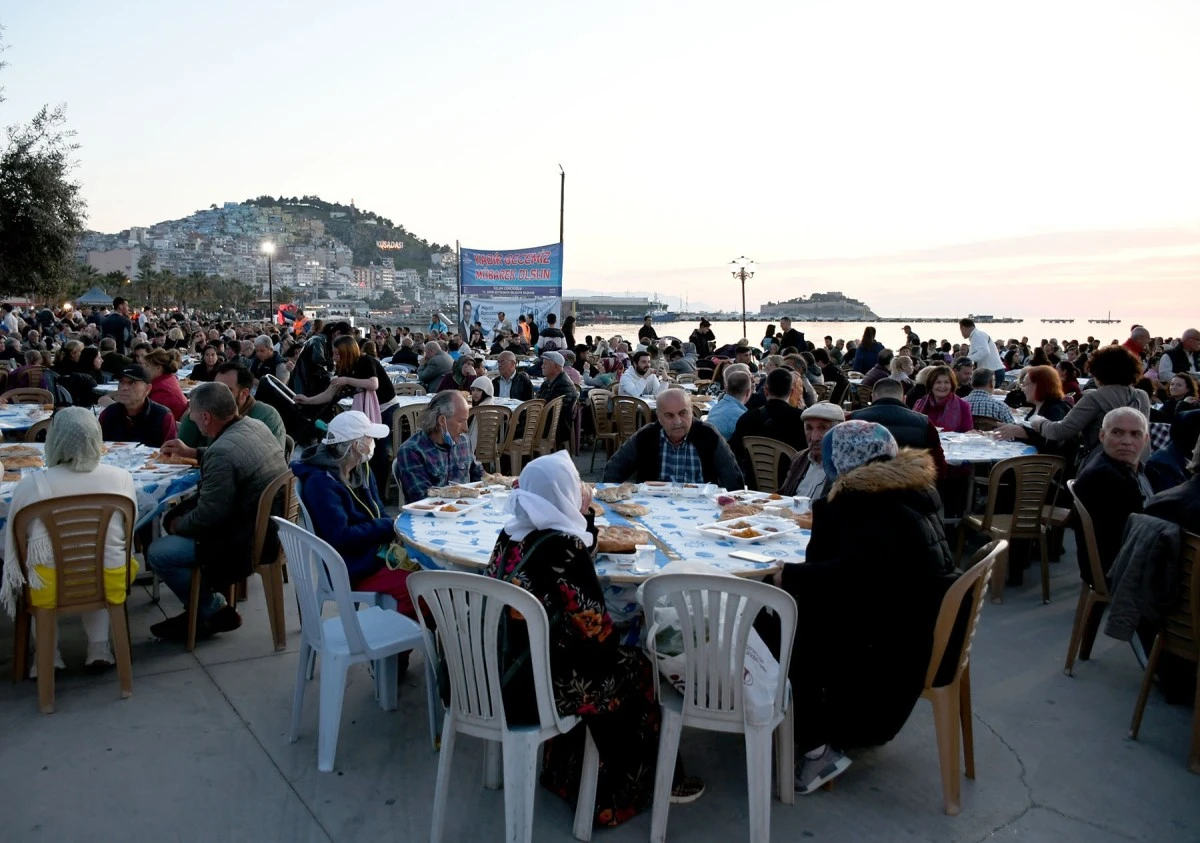 Kuşadası’nda Kadir Gecesi'ne özel 2 bin kişilik iftar programı