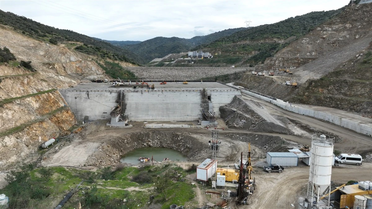 Sarıçay Barajı’nda çalışmalar hız kesmiyor