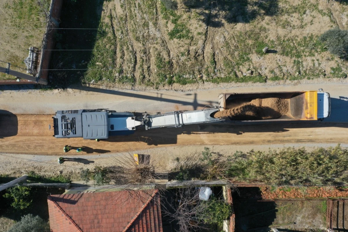 BÜYÜKŞEHİR BELEDİYESİ GERMENCİK ÜZÜMLÜ - MORALI ARASINDA YOL YAPIM ÇALIŞMALARINA DEVAM EDİYOR