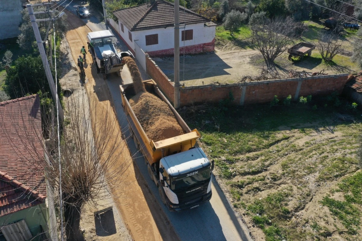 BÜYÜKŞEHİR BELEDİYESİ GERMENCİK ÜZÜMLÜ - MORALI ARASINDA YOL YAPIM ÇALIŞMALARINA DEVAM EDİYOR