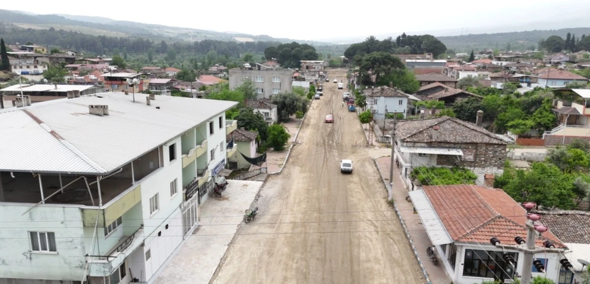 AYDIN BÜYÜKŞEHİR BELEDİYESİ’NDEN KARACASU’DA YOL YAPIM ÇALIŞMASI