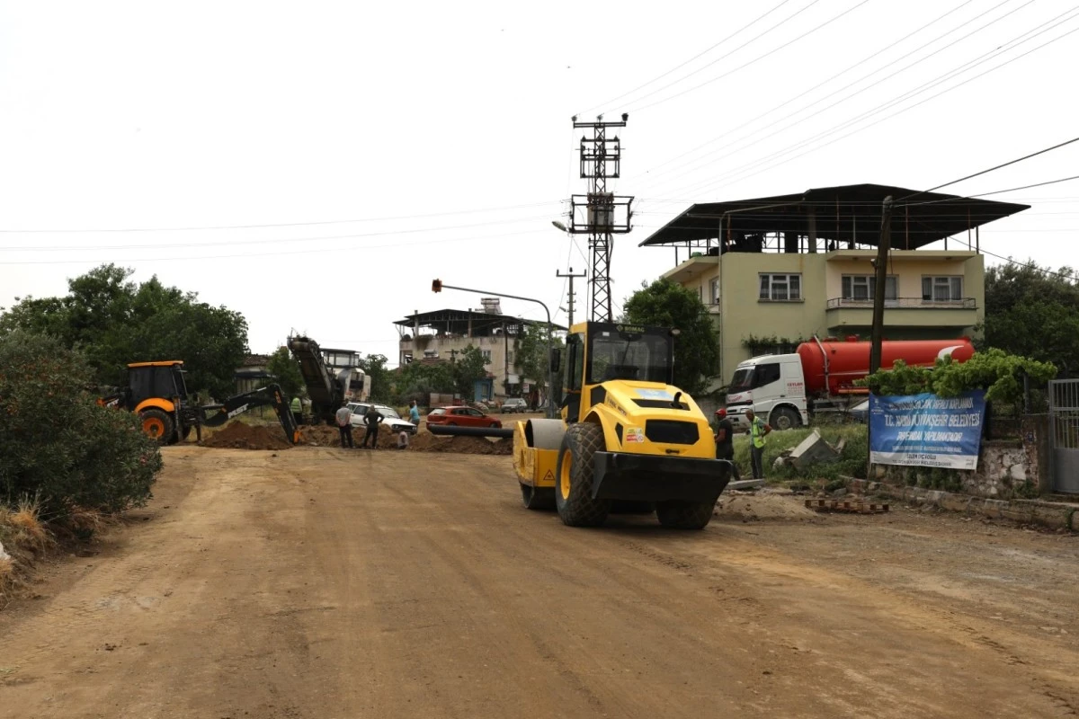 AYDIN BÜYÜKŞEHİR BELEDİYESİ’NDEN KARACASU’DA YOL YAPIM ÇALIŞMASI