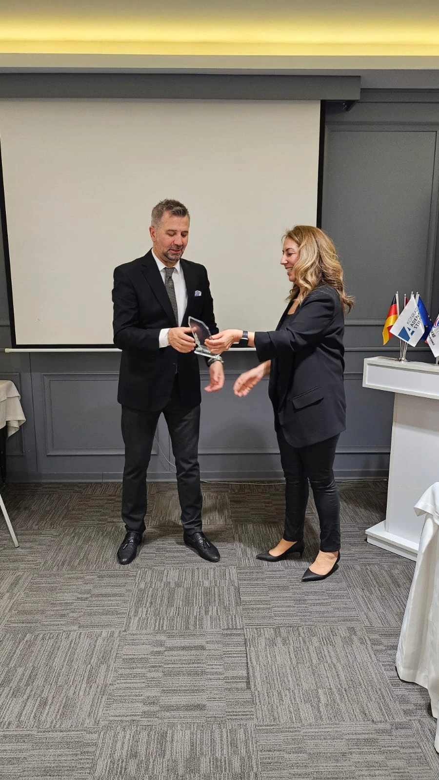 İşkad'ın Lider Kadınları  sertifikalarini aldılar.