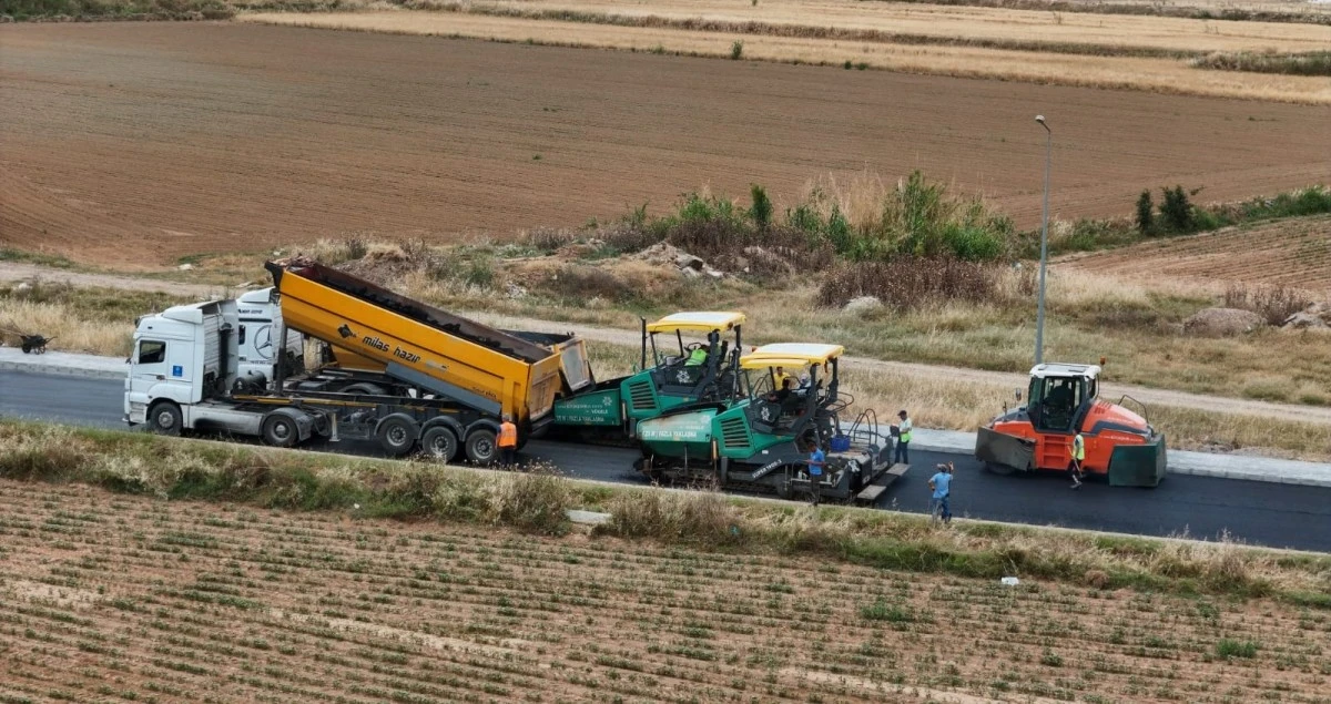 AYDIN BÜYÜKŞEHİR BELEDİYESİ KENTİN DÖRT BİR YANINDA YOL YAPIM ÇALIŞMALARINA DEVAM EDİYOR