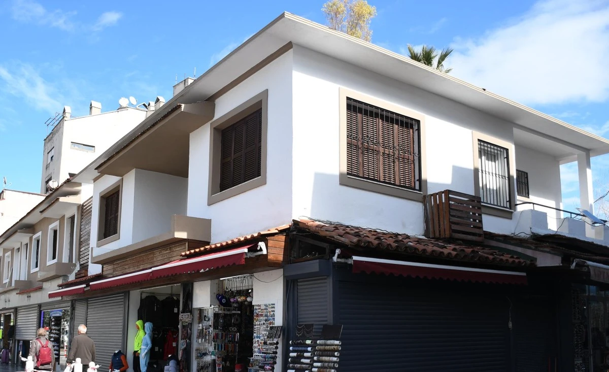 KUŞADASI’NDA ESTETİK VE SANAT SOKAKTA BULUŞTU