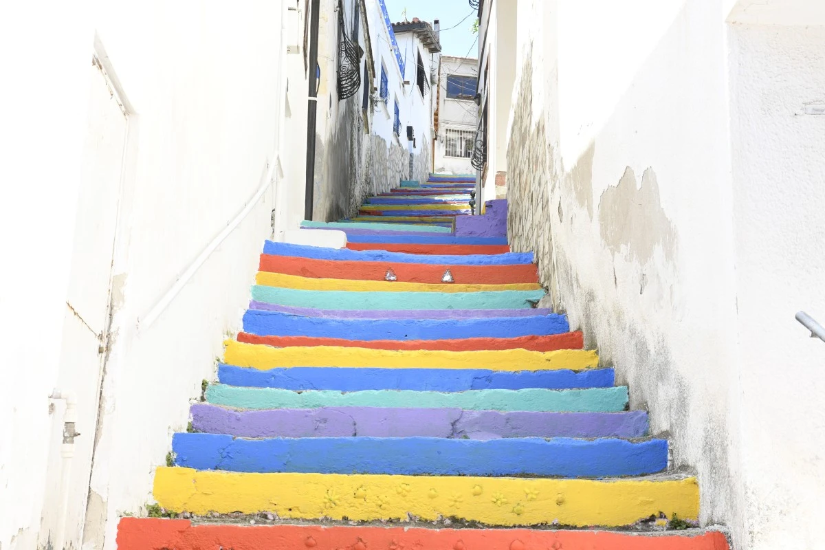 KUŞADASI’NDA ESTETİK VE SANAT SOKAKTA BULUŞTU