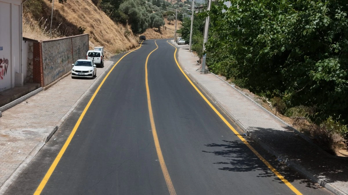 AYDIN BÜYÜKŞEHİR BELEDİYESİ NAZİLLİ İLÇESİ DEREAĞZI CADDESİ’Nİ YENİLEDİ